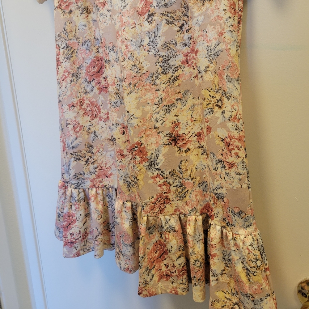 Floral Ruffled Shift Dress - Picture 3 of 5